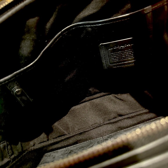 💕 Coach Multifunction Signature Leather Pouch Built In Wallet Bag 👝 NWT!!!♥️💕🎁🛍️ - Picture 9 of 12